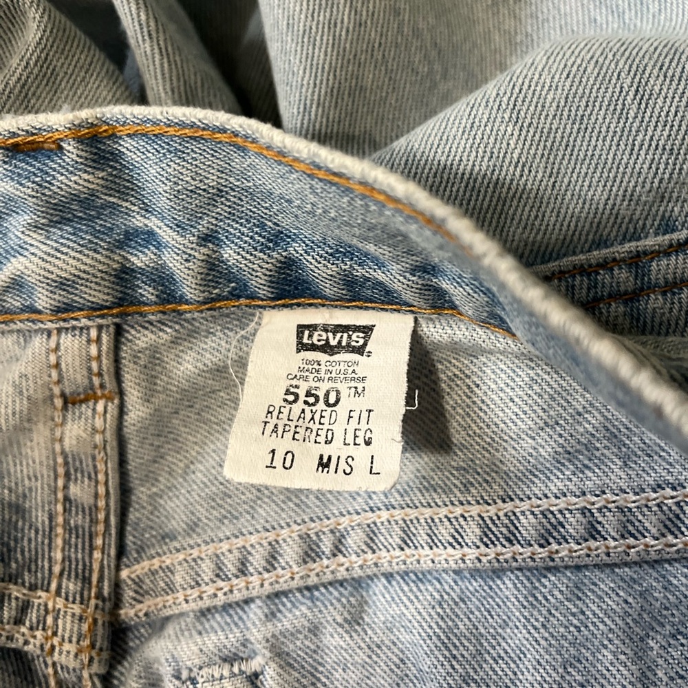 Vintage Levi’s 505 High Rise Embroidered Light Wash Jeans - Picture 12 of 12